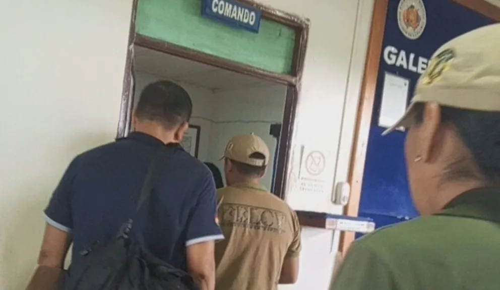 Personal de la Fiscalía y la Policía, en instalaciones de la unidad militar donde ocurrió la violación de la oficial. Foto: Fiscalía