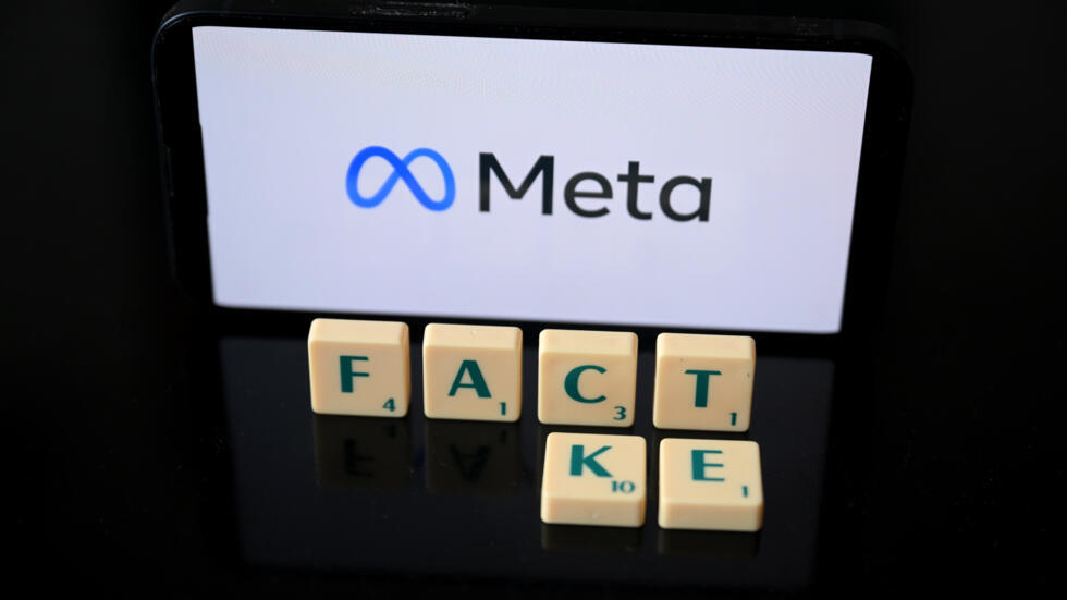 Ante la avalancha de noticias falsas ("fake news") y teorías conspirativas en redes, gigantes tecnológicos como Meta promovieron programas de verificación, asociándose con medios para encargarles el "fact-checking" o verificación de información