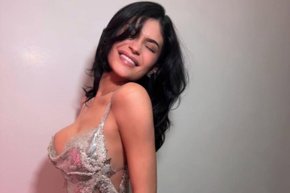 Kylie Jenner provoca graves daños a un vestido de Versace usado en los Globos de Oro y provoca un debate