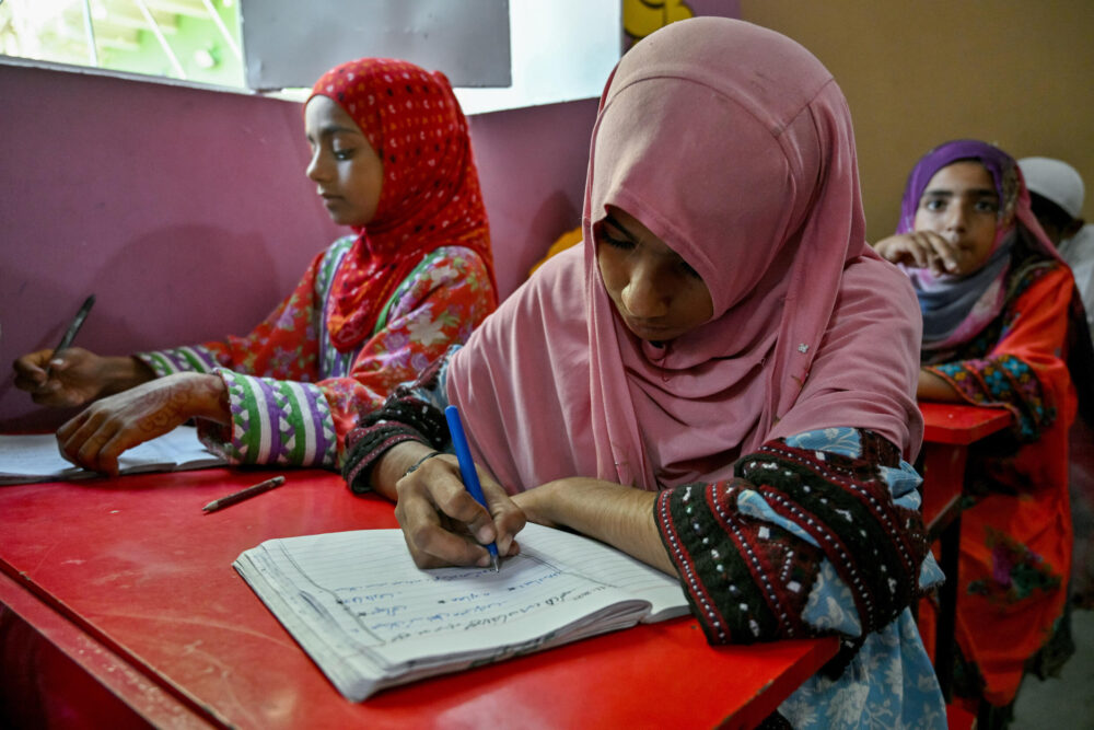 Aneesa Haroon, una niña de 11 años, en una escuela del pueblo de Abdullah Goth, en el sur de Pakistán, el 13 de noviembre de 2024