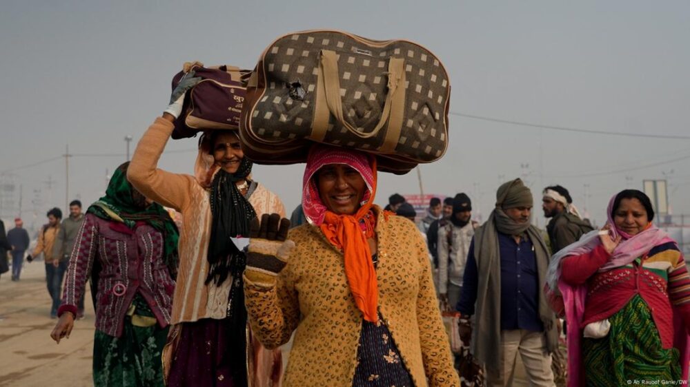 Peregrinos asisten al Kumbh Mela, importante celebración del hinduismo que tiene lugar en Prayagraj, Uttar Pradesh, India. (12.01.2025)