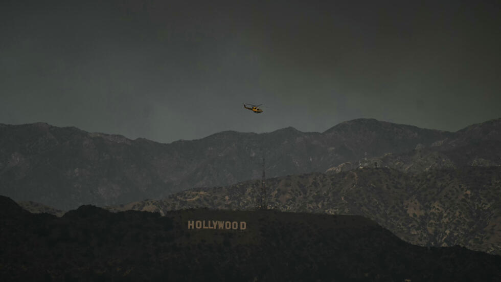 Hollywood lucha por encontrar el tono adecuado durante su pausada temporada de premios en una ciudad que ha sido arruinada por enormes incendios forestales.