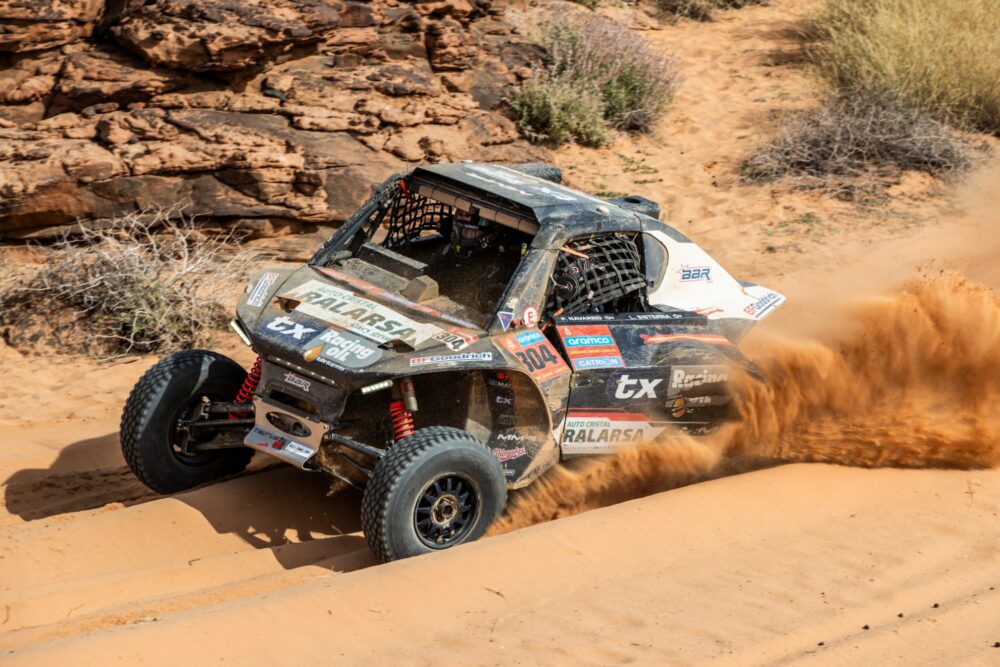 El joven Pau Navarro ha logrado hoy su primer triunfo en el Dakar