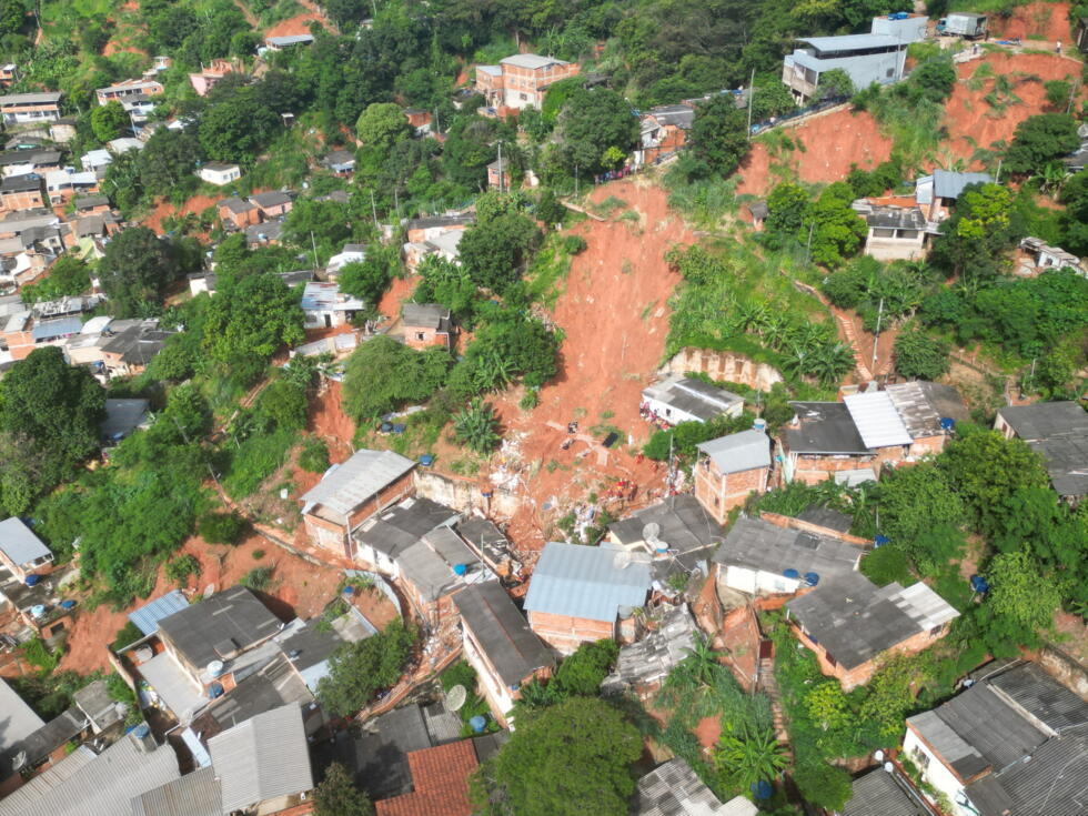 Vista aérea de los deslizamientos de tierra en el barrio Bethania, en la ciudad de Ipatinga, estado de Minas Gerais, el 12 de enero de 2025