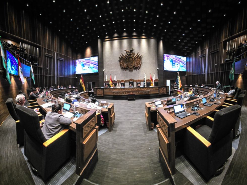 Senadores desafían al TSE con la Ley de Escaños