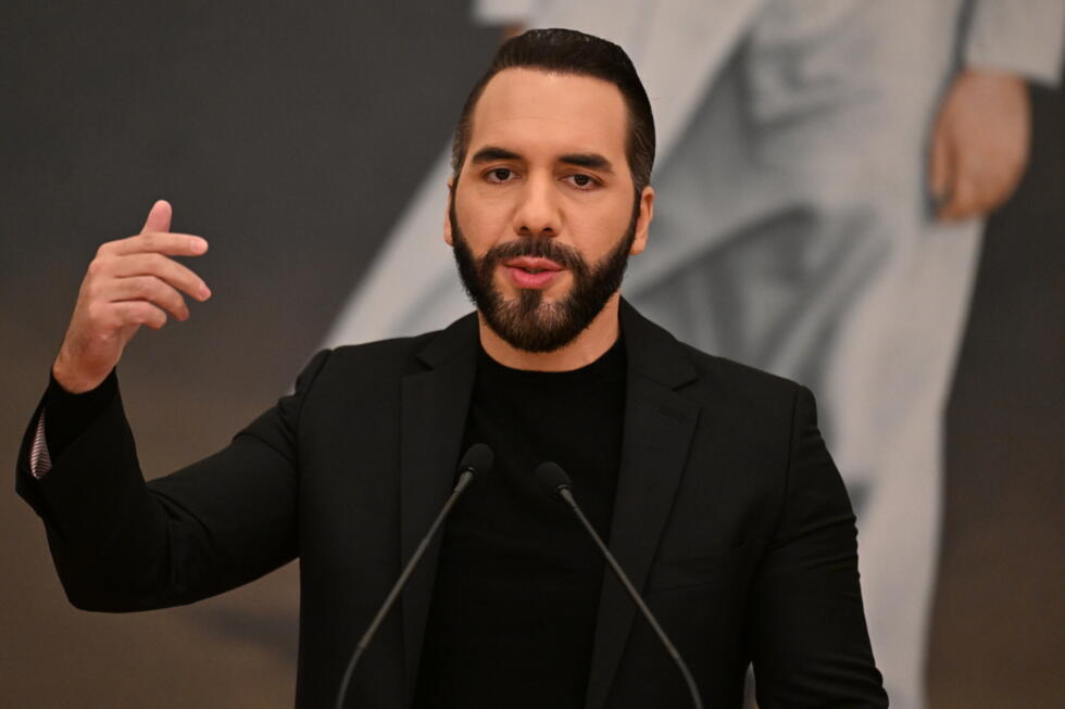 El presidente de El Salvador, Nayib Bukele, ofrece una rueda de prensa el 14 de enero de 2025 en San Salvador