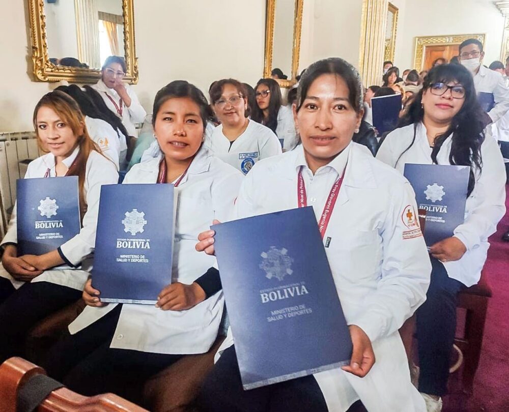 Entrega de ítems a médicos especialistas y subespecialistas, Potosí. Foto: MSyD