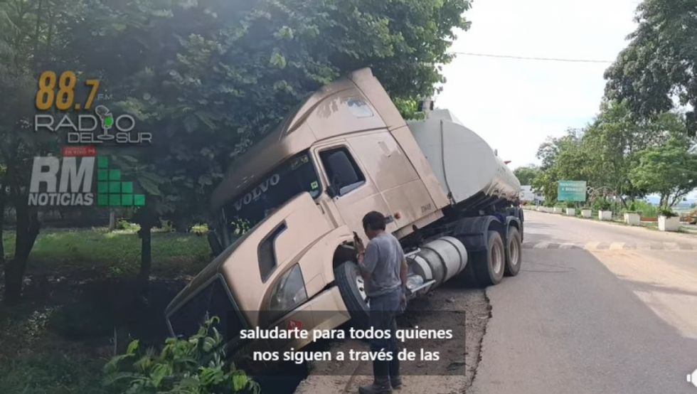 Camión cisterna sufre accidente en el parque los Chaguancos de Bermejo