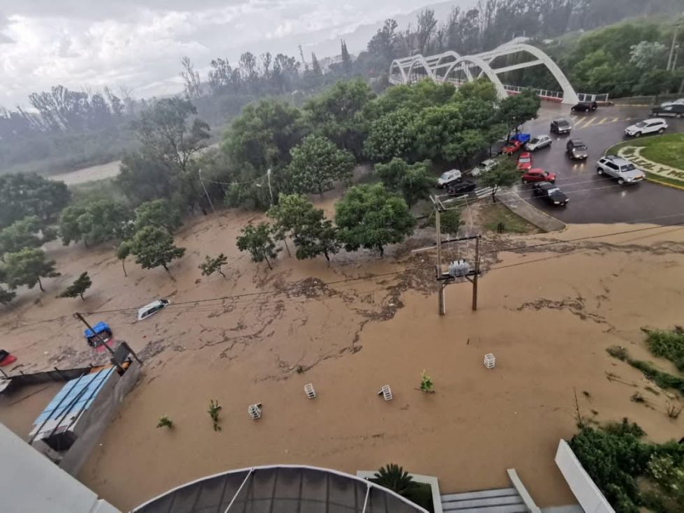 Torrenciales lluvias y granizo causan estragos en Tarija