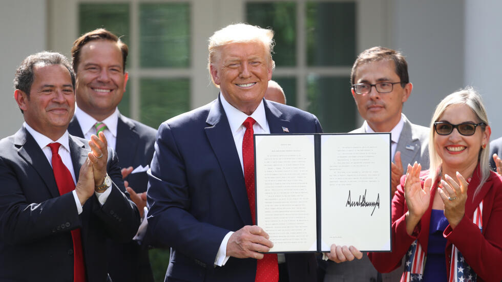 Donald Trump, durante su primer mandato el 9 de julio de 2020, en la Casa Blanca tras haber firmado uno de sus decretos presidenciales