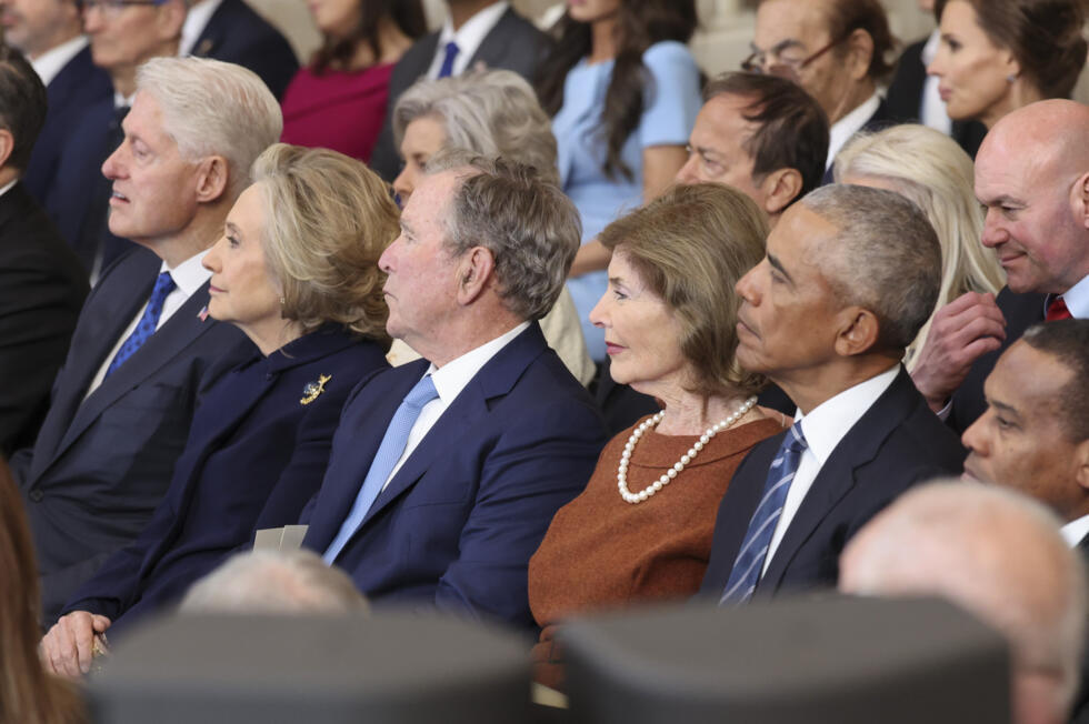 El expresidente estadounidense Bill Clinton, la excandidata presidencial Hillary Clinton, el expresidente George W. Bush, la exprimera dama Laura Bush y el expresidente Barack Obama durante la investidura del presidente estadounidense Donald Trump