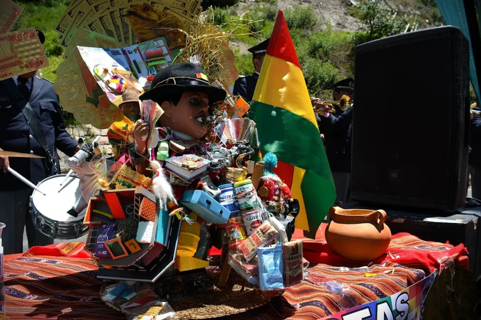 El tradicional Ekeko llega cargado de abundancia para repartirla entre sus creyentes. Foto: Leny Chuquimia / Visión 360