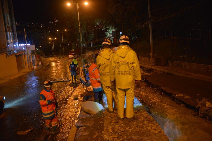 Lluvia con granizo provocó inundaciones en viviendas y un colegio en Cotahuma