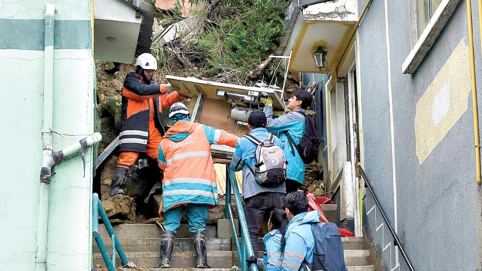 Un talud defensivo colapsó en la ciudad de La Paz./ APG