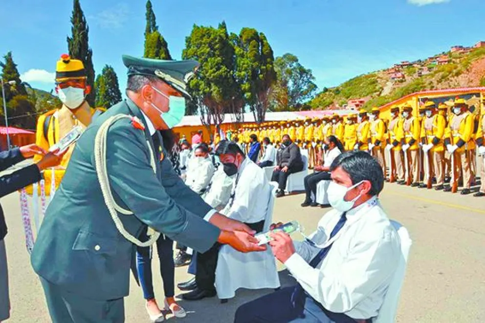 Entrega de libretas de Servicio Militar FOTO: Ministerio de Defensa