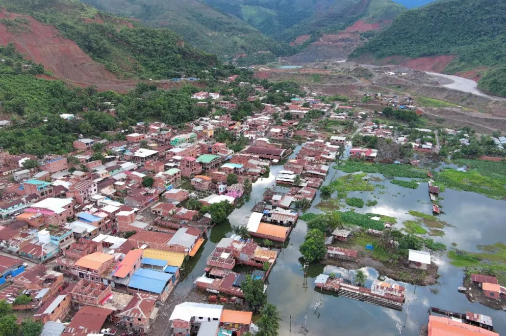 Desde hace 38 días 120 viviendas están inundadas en el municipio de Tipuani. Foto: GAMT