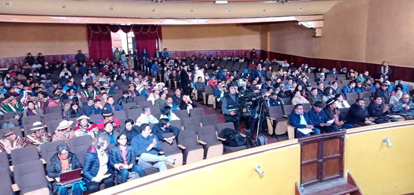 La reunión por el litio en el teatro IV Centenario de Potosí. / Foto El Potosí.