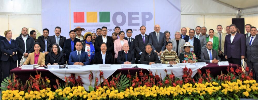 Los asistentes al encuentro por las elecciones generales que organizó el TSE. / Foto: TSE.