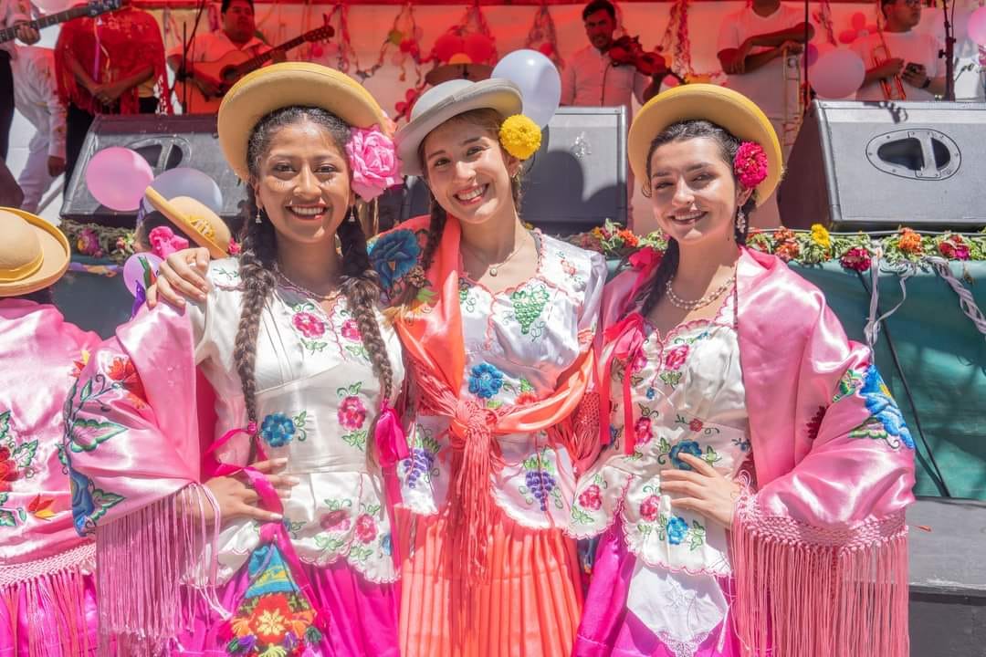 Una postal de la celebración del jueves de comadres en Tarija. / Foto: GADT