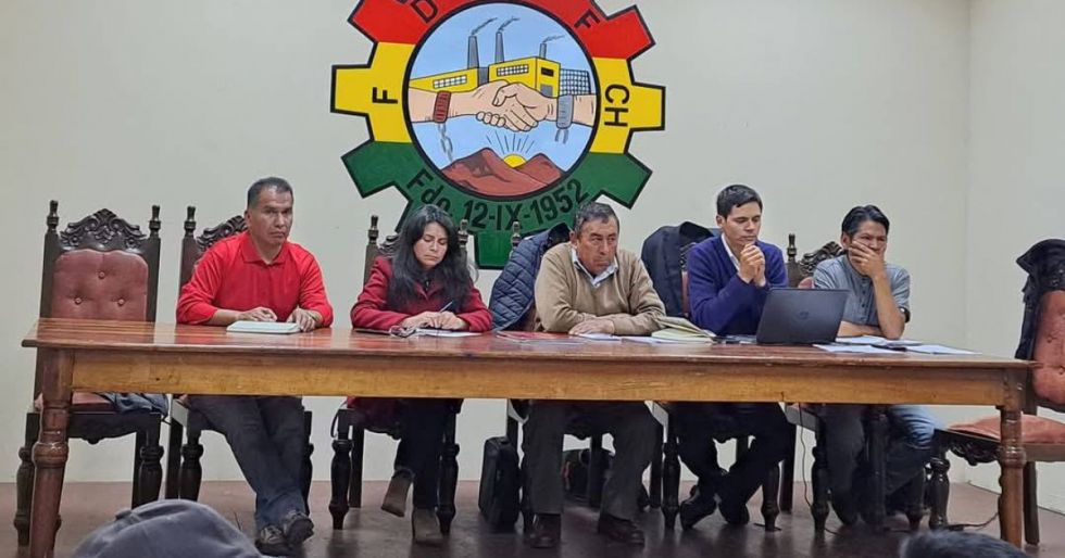 La asamblea se realizó la noche del viernes. 