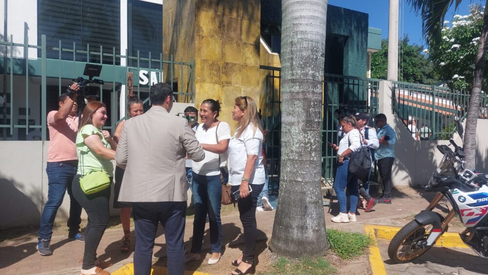 Sectores llegan para emitir su voto a la Sociedad de Ingenieros/Foto: Juan Carlos Torrejón