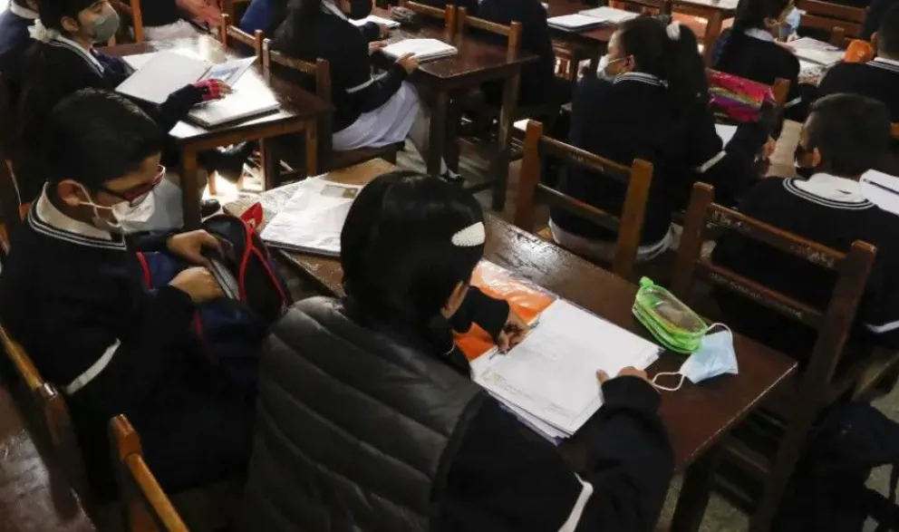 Estudiantes en un aula de un colegio en la ciudad de La Paz. Foto: APG