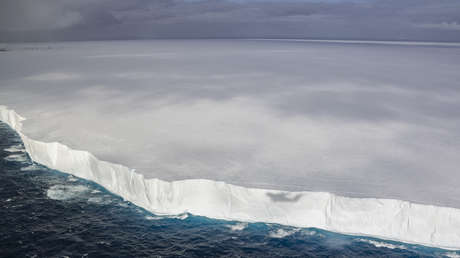 Se desprende un enorme fragmento del iceberg más grande del mundo