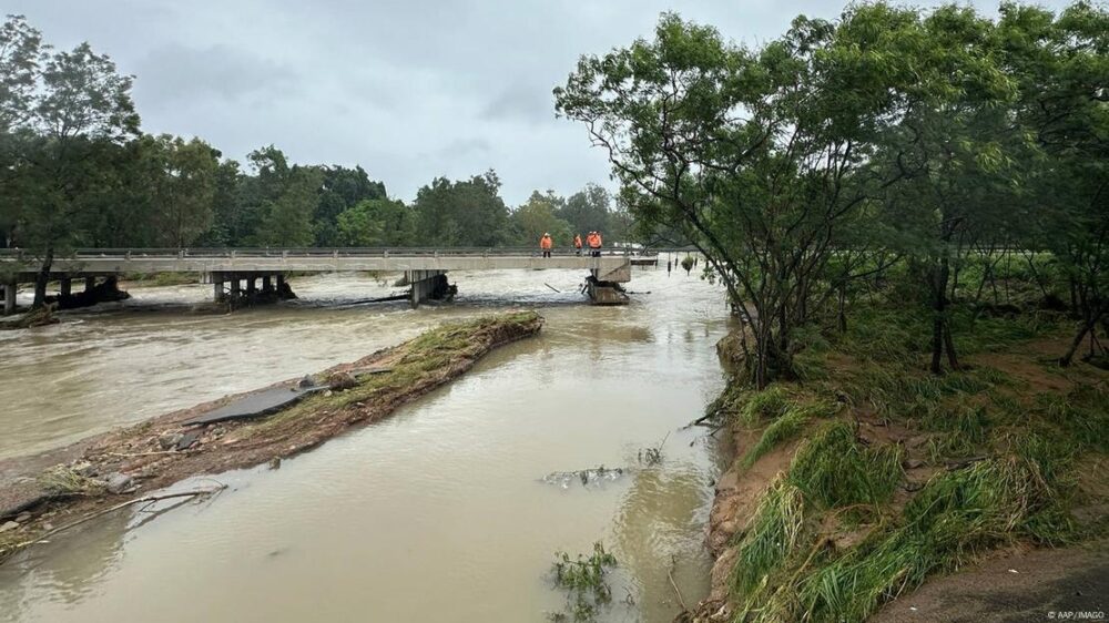 Daños por inundaciones en el puente Ollera Creek, en la autopista Bruce Highway, en Queensland.