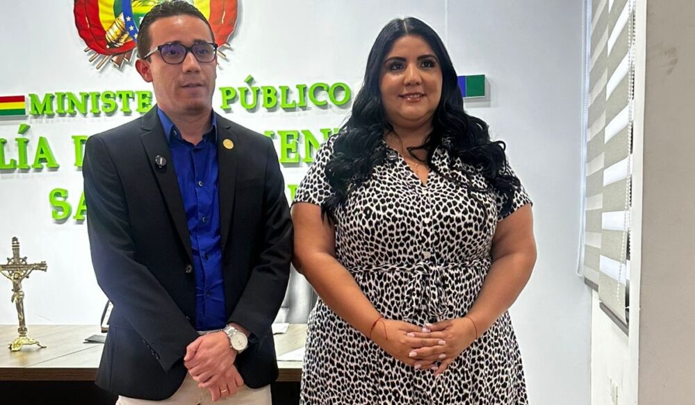 Jessica Echeverría junto al fiscal departamental 