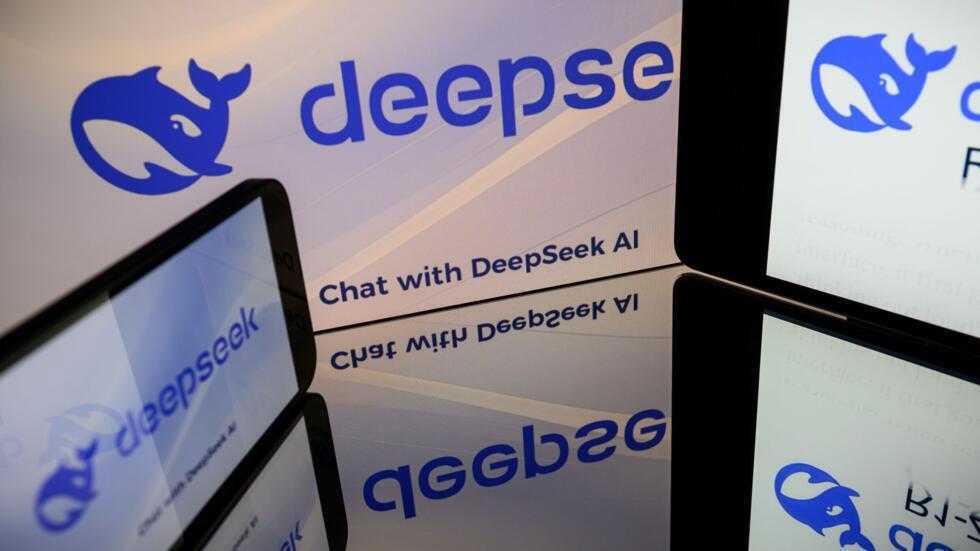 DeepSeek irrumpió en el mercado emergente de la inteligencia artificial en enero de 2025 con un programa conversacional competitivo, el R1, similar al que ofrecen plataformas estadounidenses, pero a una fracción del costo