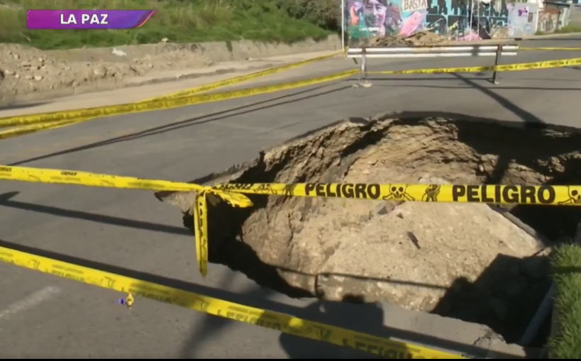 Cierran la avenida Del Poeta en La Paz por dos sifonamientos, uno de magnitud