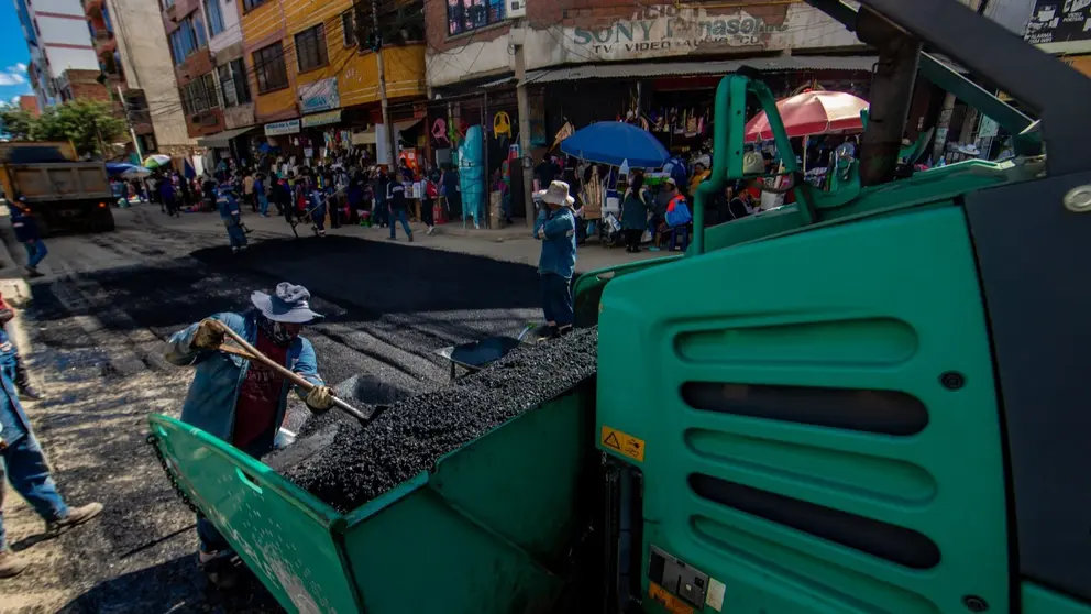 Las obras de asfaltado en la avenida Ayacucho y Esteban Arce, este 5 de octubre. GAMC