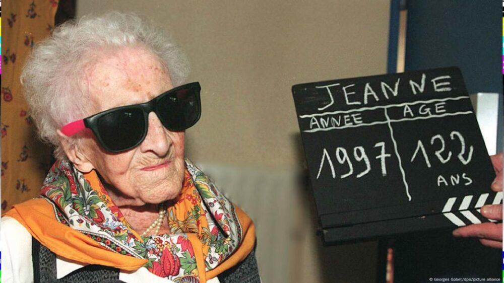 Jeanne Calment, la persona más longeva de la historia documentada, alcanzó los 122 años desafiando todas las expectativas sobre la longevidad humana.