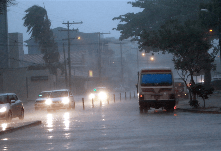 Ingresa un frente frío a Bolivia que provocará descenso de temperaturas y continuidad de lluvias y tormentas eléctricas - Radio Fides