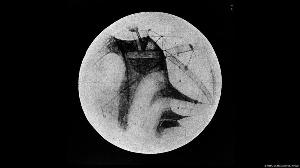 En 1896, el astrónomo Percival Lowell publicó en Londres estos dibujos de supuestos canales en Marte, una teoría que él mismo ayudaría a desacreditar años después con sus propias fotografías.