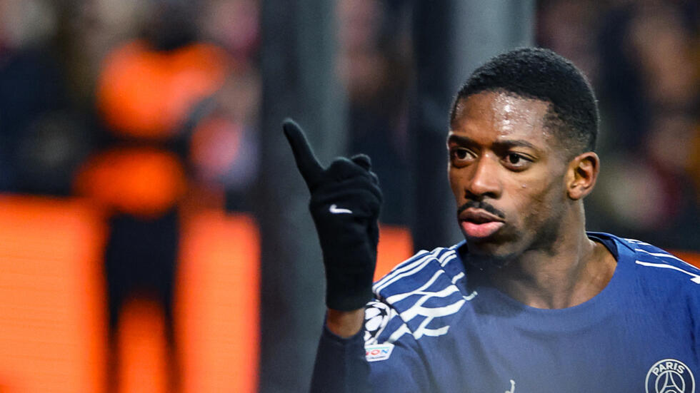 El atacante del PSG Ousmane Dembelé celebra su segundo gol contra el Brest en la ida del 'play-off' de acceso a octavos de final de Liga de Campeones, el 11 de febrero de 2025 en Guingamp