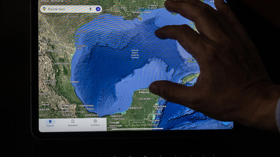 El Golfo de México, etiquetado como Golfo de América en la aplicación Google Maps, fotografiado en una tablet el 11 de febrero de 2025 en Bogotá