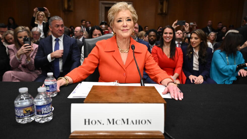 Linda McMahon llega a su audiencia de confirmación como secretaria de Educación en el Senado de Estados Unidos, en Washington, el 13 de febrero de 2025