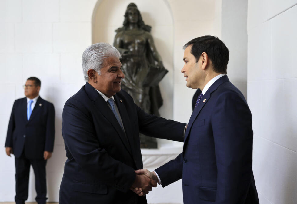 Foto del presidente de Panamá, José Raúl Mulino (i) y el secretario de Estado estadounidense, Marco Rubio, en el palacio presidencial de la Ciudad de Panamá el 2 de febrero de 2025