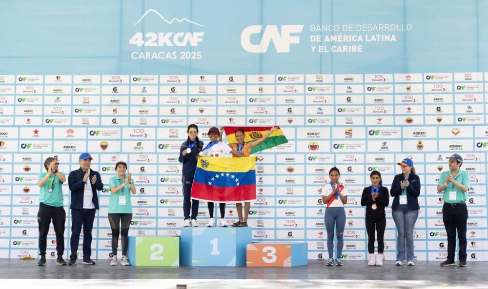 La boliviana Jhoselyn Camargo logra el tercer lugar en la exigente maratón CAF 2025