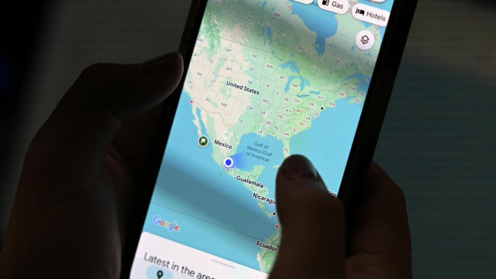 El Golfo de México, etiquetado como Golfo de América en la aplicación Google Maps, consultada en un teléfono móvil en Ciudad de México el 11 de febrero de 2025