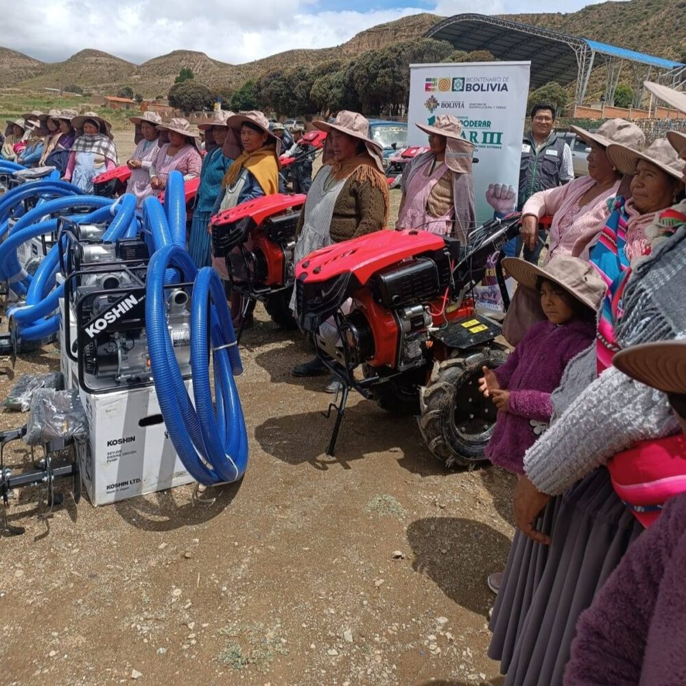 En Soracachi entregan equipos tecnológicos para incrementar la producción de zanahoria