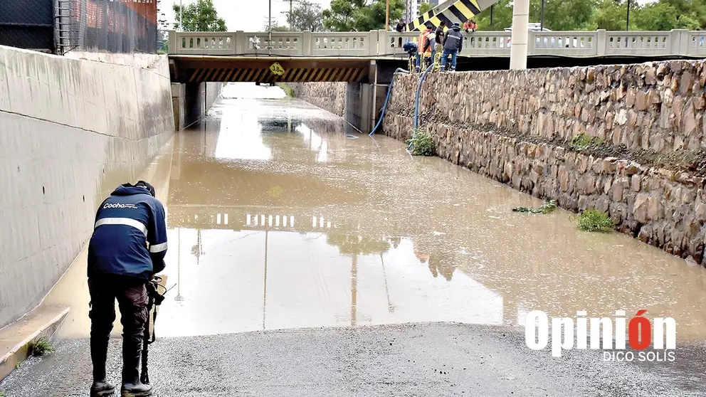 La inundación en el puente Antezana. DICO SOLÍS