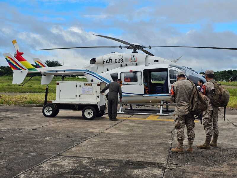 Movilizan helicóptero y rescatistas especializados para la búsqueda de desaparecidos en Cochabamba