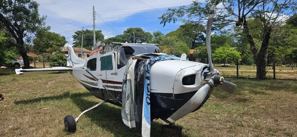 Una de las avionetas secuestradas durante el operativo Cross, en Paraguay. Foto: Senad