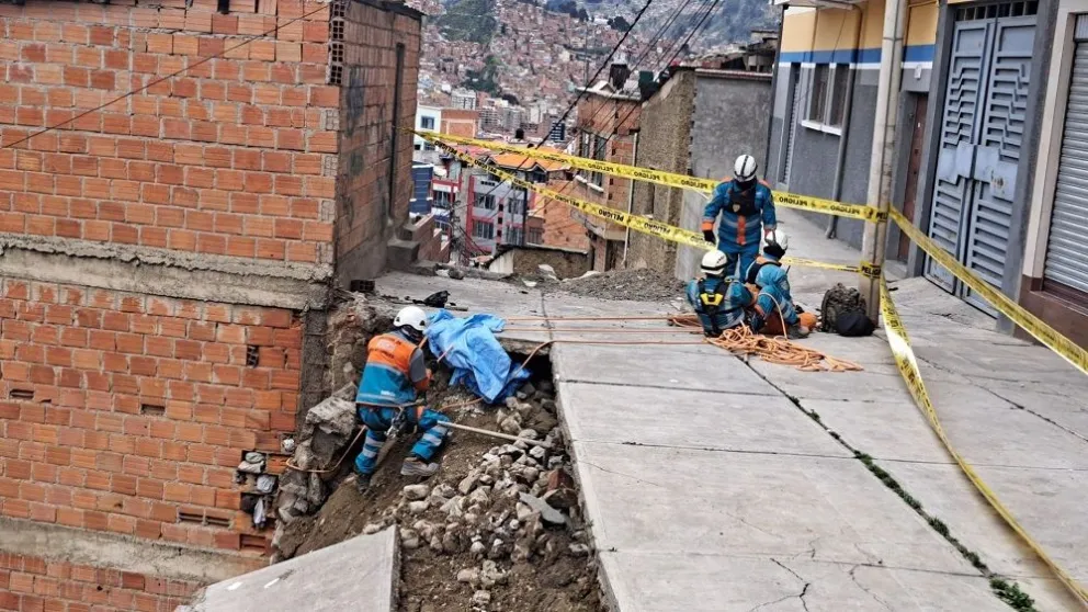 Una vivienda ubicada en la calle Antonio Gallardo, del macrodistrito Max Paredes de la ciudad de La Paz, se derrumbó. Foto: AMNLP