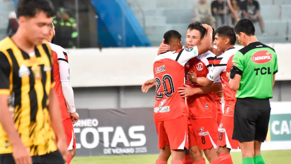 Celebración de los jugadores de FC Universitario. DICO SOLÍS