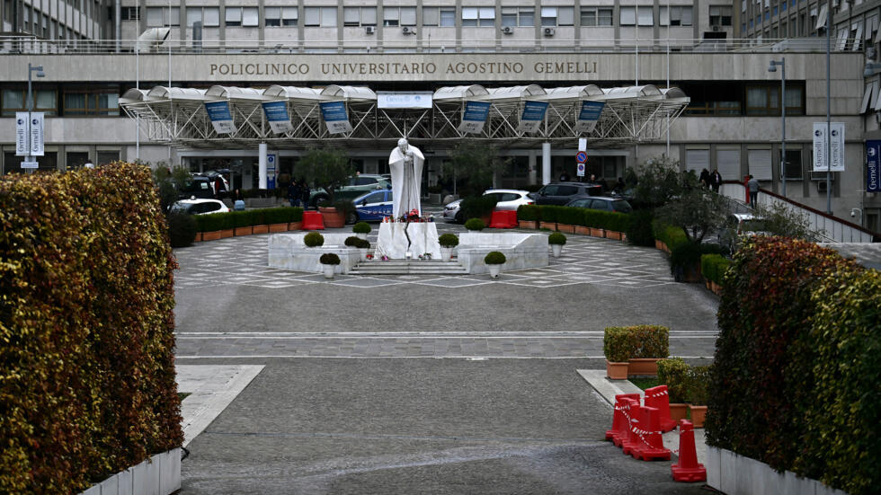 Fachada del hospital Gemelli de Roma, donde está internado el papa Francisco, en una fotografía del 18 de febrero de 2025