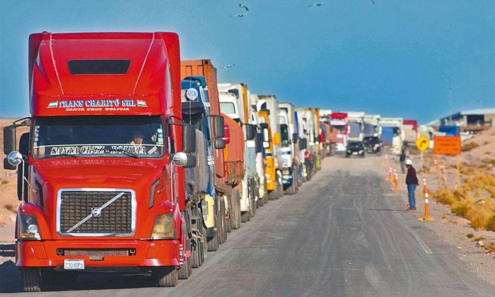 Transporte pesado reclama falta de combustible / ABI Archivo