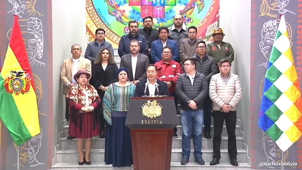 El presidente Luis Arce junto a sus ministros en la conferencia de prensa en Casa Grande del Pueblo. / Foto: ABI